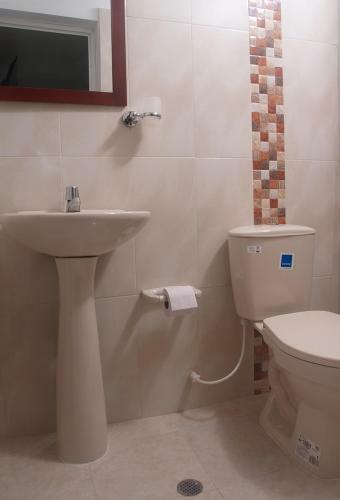 Albergue Hostal Los Almendros