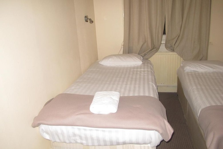 Hostal A To B Hotel