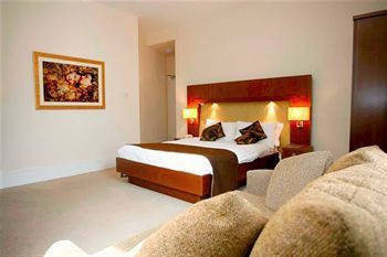 Soprano St Magnus Court Hotel