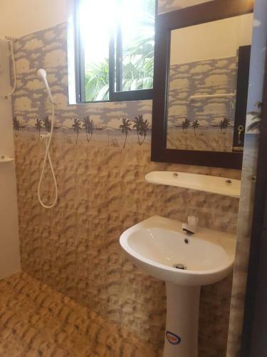 Hotel Waves Hiri