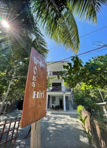 Hotel Waves Hiri