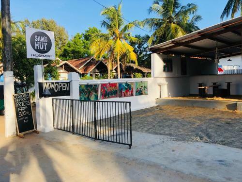Hostal Sam's Hut Arugambay