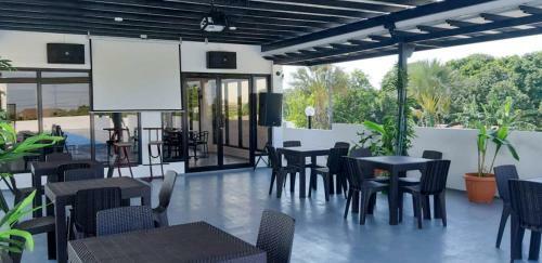 Reddoorz Plus @ Casareal Hotel