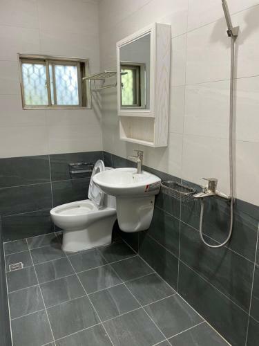 Xin Yue Ya Qi