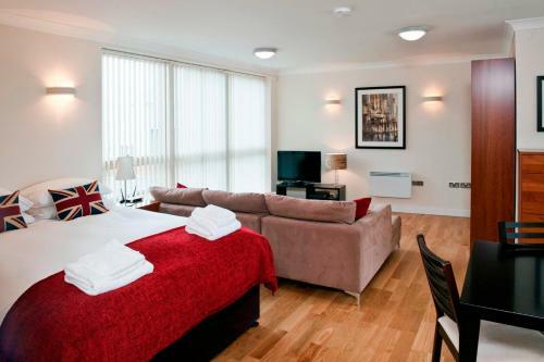 Your Space Apartments - Byron House Studio