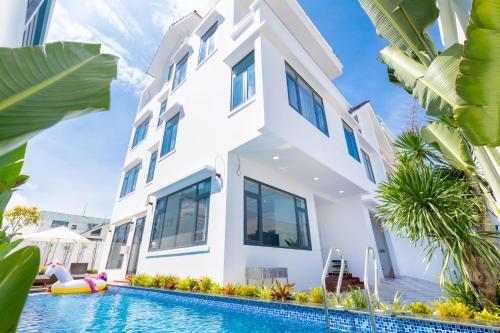 Luxury Pool Villa 8rooms , Bida, H? B?i, G?n Bi?n- Palm Villa 10