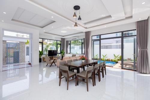Luxury Pool Villa 8rooms , Bida, H? B?i, G?n Bi?n- Palm Villa 10