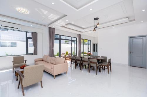 Luxury Pool Villa 8rooms , Bida, H? B?i, G?n Bi?n- Palm Villa 10