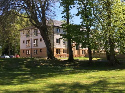 Apartamentos Inverness City Suites