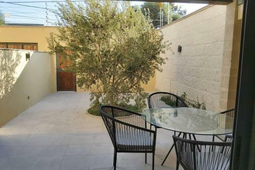 Villa Spacious Hidden Gem 3br 3.5ba 3 Patios & Rooftop
