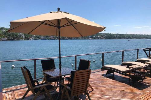 Casa Orilla Al Lago Con Servicio de Cocinera