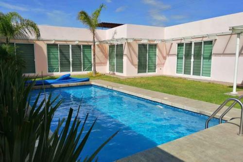 Casa Amplia de UNA Planta Con Alberca Climatizada