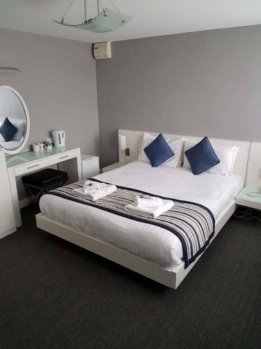 Riviera Hotel