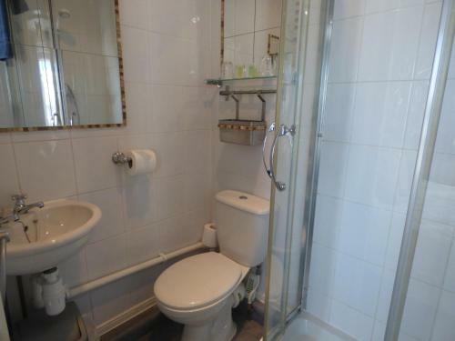 Hostal Kelston Guest House