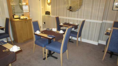 Hostal Kew House And Apartments