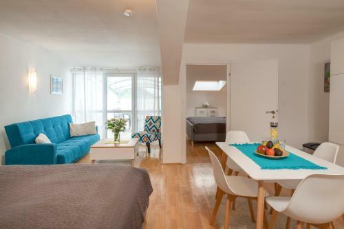Sun Valley Apartments