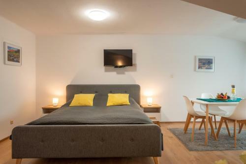 Sun Valley Apartments