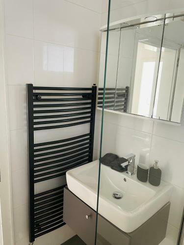 Neu Saniertes Ferienhaus Mit Gro�em Garten