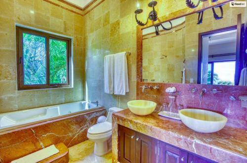 Beachfront Cenote Villa- Breakfast-cooks Included!
