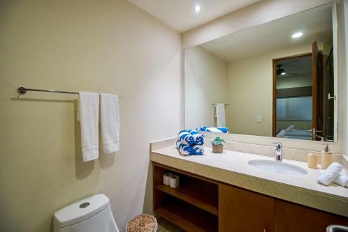 Apartamento Elegant Charm Home & Private Deck & Pool