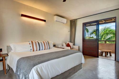 Beachfront Villa For 14 Guests!