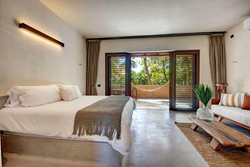 Beachfront Villa For 14 Guests!