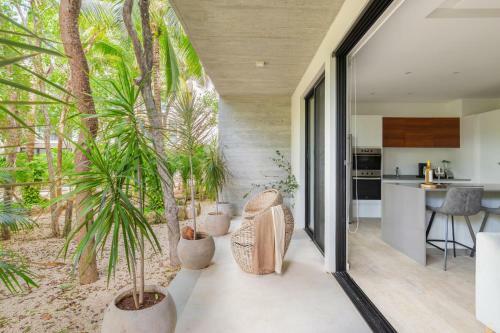 Luxury Condo With Unique 360 Infinity Rooftop Pool