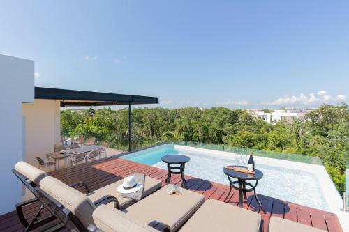 Luxury Penthouse Private Rooftop Pool Gym
