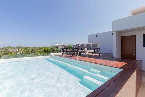 Luxury Penthouse Private Rooftop Pool Gym