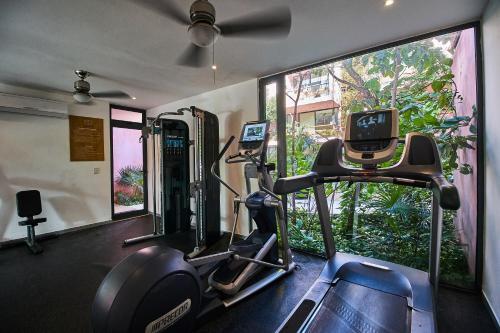 Modern And Bright 2 Bedroom/2 Bathroom Apartment