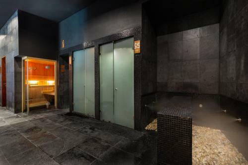 3 Bed Penthouse Private Rooftop Pool Gym Spa