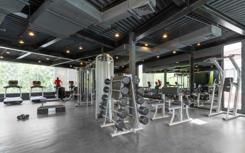 Central Park 1 Br Condo Spa Pool Gym Wifi