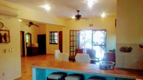 Spacious 2 Bedroom Apartment + Pool