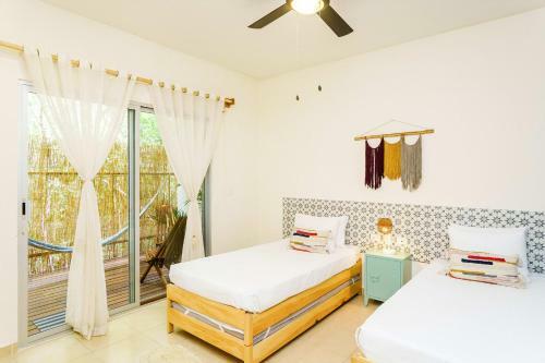 Garden Terrace Condo Plus Bikes Available & Pool Onsite