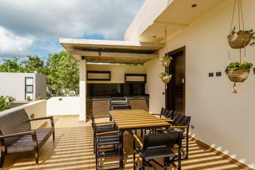 Idyllic Tulum Hideaway Villa Tropical Ambiance In Private Pool Perfect For Large Groups