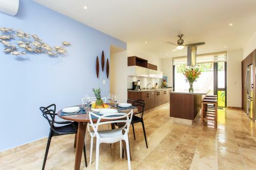 Vibrant Condo In Nature With Pool And Bikes To Explore!
