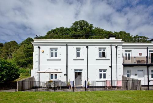 1 The Old Signal House
