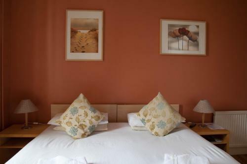 Hostal Garfield Guest House