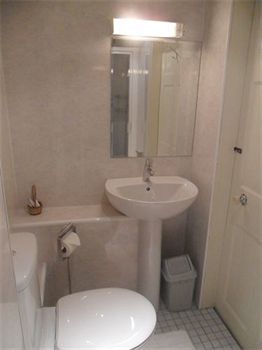 Hostal Caravel Guest House