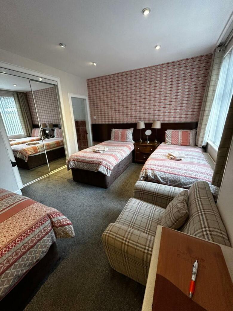 Hostal Acer Lodge Guest House