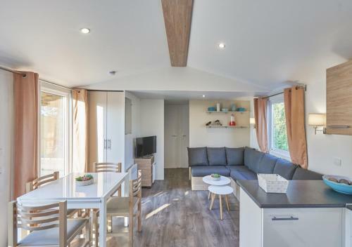 Luxe Chalet Met 2 Badkamers Op Camping de Oase