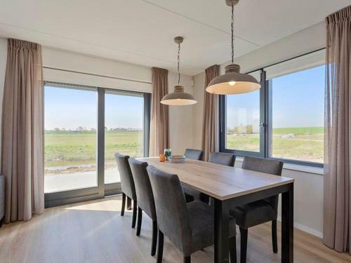Modern Detached Holiday Home A Stone's Throw From The Beach