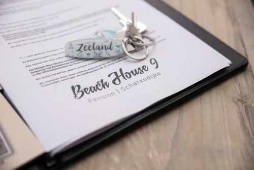 Hostal Beach House 9