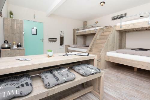 Hostal Beach House 9