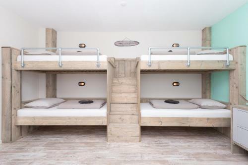 Hostal Beach House 9