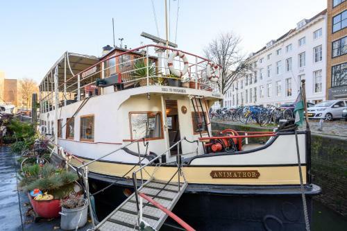 Boatapartment Animathor On Top Location