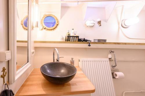 Boatapartment Animathor On Top Location