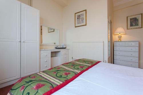 Clifton Hotel