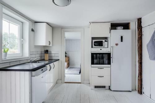 Spacious And Newly Renovated Farmhouse With Indoor Pool