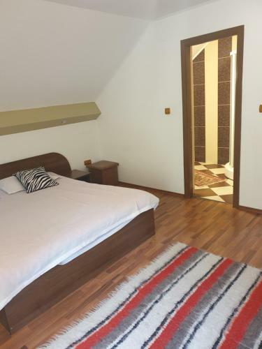 Hostal Pensiunea Bradul,moieciu de Sus